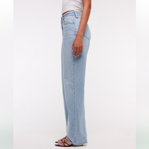 NWT Abercrombie and Fitch Curve Love High Rise Loose Jeans Size 34 Long - Picture 2 of 15